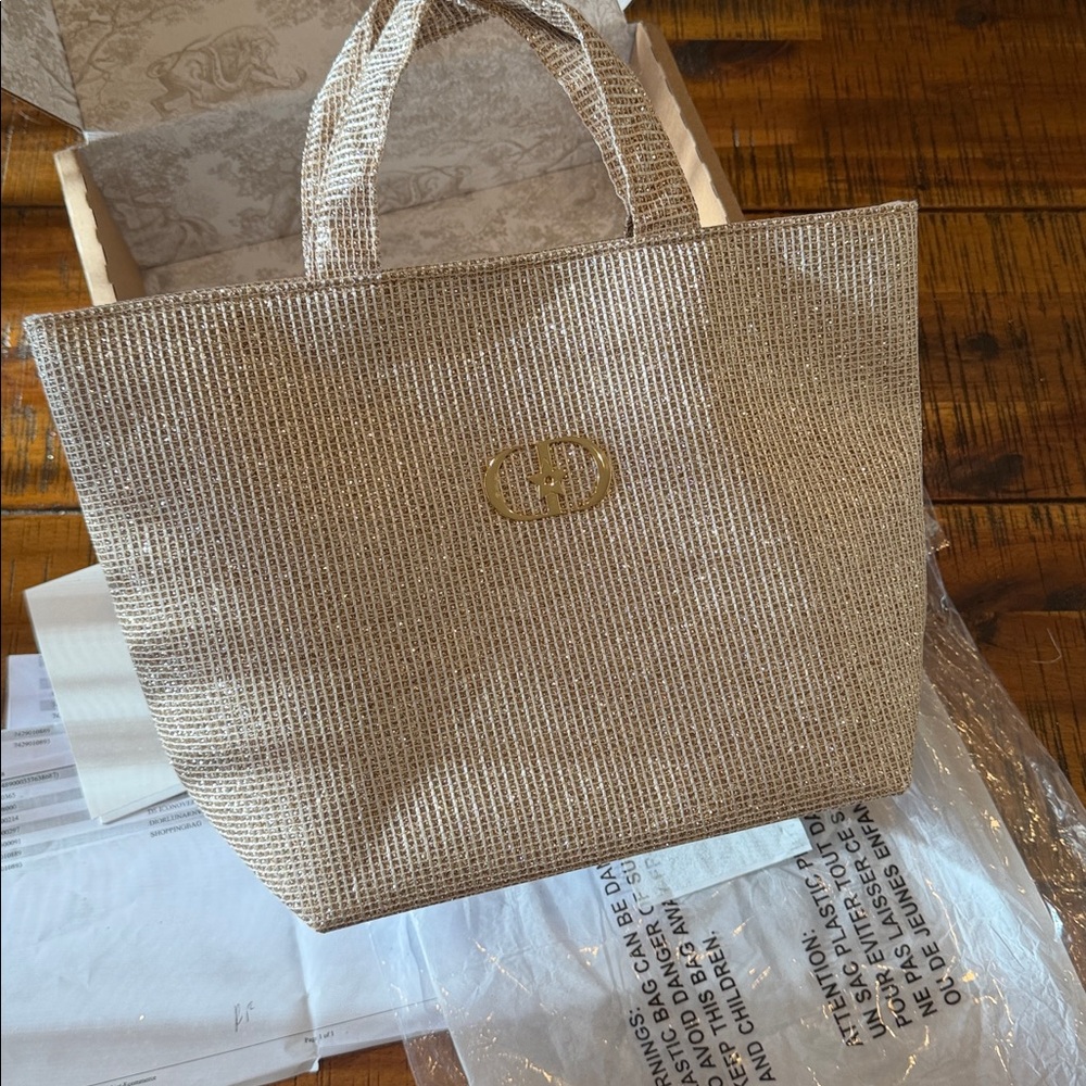 Dior Beauty Line. A gorgeous Gold Tone Perfect Sized Tote Bag - Picture 9 of 10